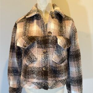 Evereve Like New Sz S Polly Plaid Jacket with pink undertone. Crop/Trucker